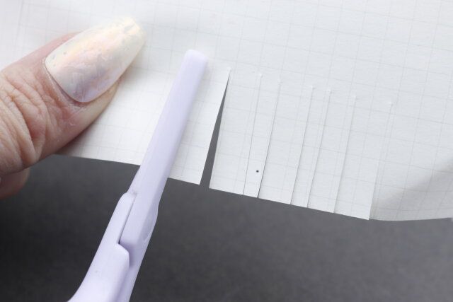 ダイソーのセーフティー携帯ミニハサミ（ピンク、パープル）の切れ味