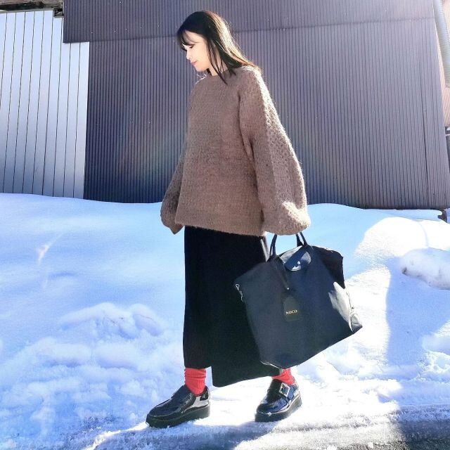 大人女子におすすめの冬の黒スカートコーデ