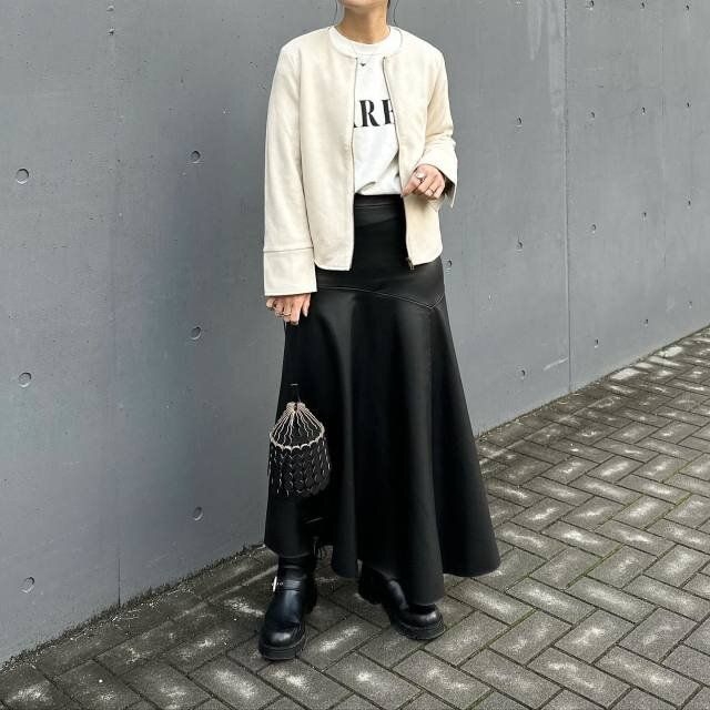 大人女子におすすめの冬の黒スカートコーデ