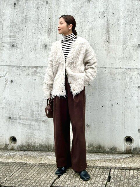 タートルネックニットのコーデ