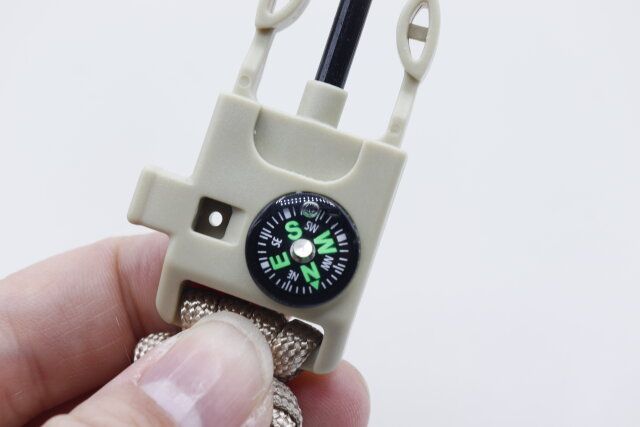 多機能ミサンガ／SOBANIの方位磁石機能