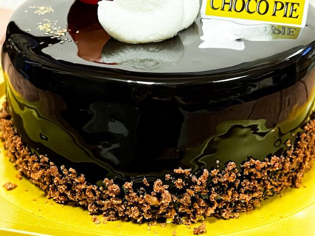 外側のチョコレートコーティングは、グラサージュで