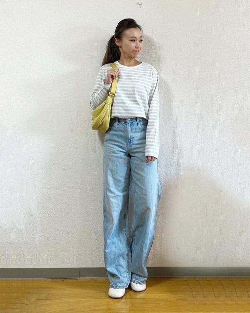 バギージーンズを着用したコーデ