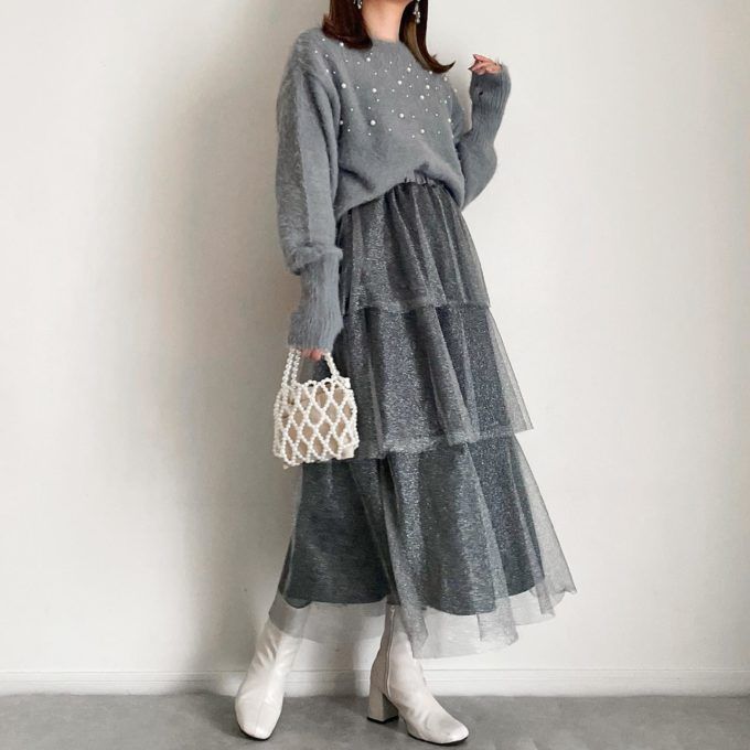 パールシャギーニットトップス×Availのグレーの「ラメチュールティアードスカート」