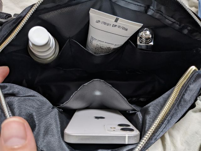 メイン収納にものを入れたところ