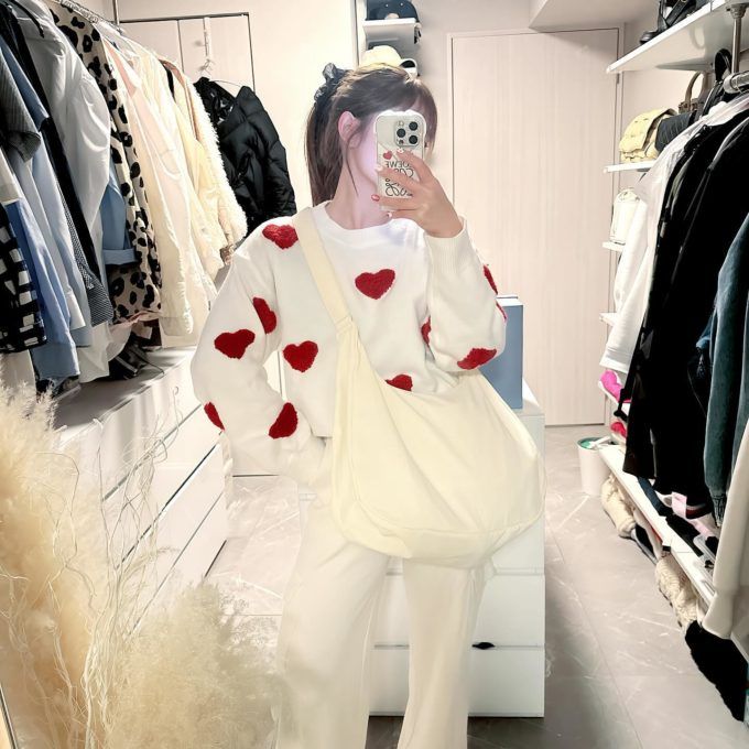 GUの「ソフトナイロンラウンドショルダーバッグ」