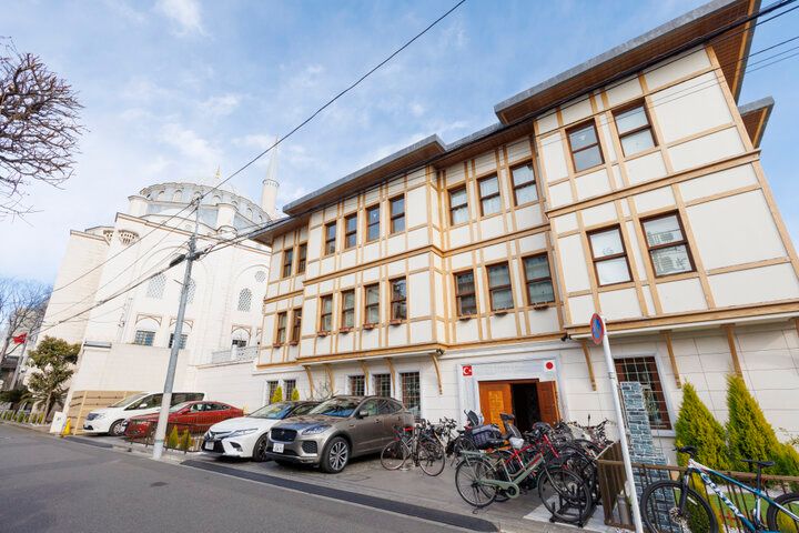 海外に来たみたい♪オスマン様式の礼拝堂に心を奪われる代々木上原のモスク「東京ジャーミイ」