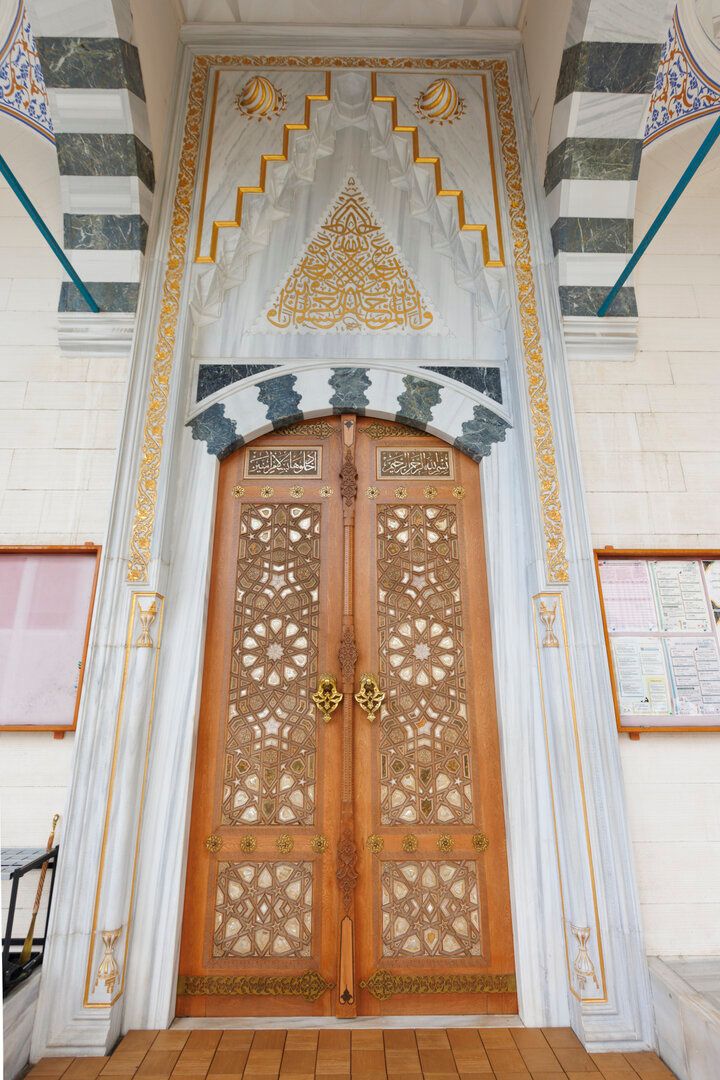 海外に来たみたい♪オスマン様式の礼拝堂に心を奪われる代々木上原のモスク「東京ジャーミイ」