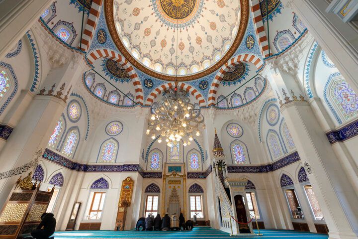 海外に来たみたい♪オスマン様式の礼拝堂に心を奪われる代々木上原のモスク「東京ジャーミイ」