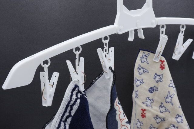ピンチとしても使えるダイソーのワンタッチハンガー
