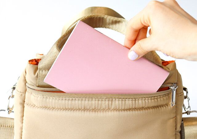 JTB完全監修 旅がもっと楽しくなる！キルティングショルダーバッグ BEIGEの背面ポケット