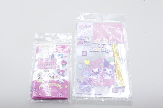 ダイソーのクリアガゼットバッグ（サンリオキャラクターズ）とクリアバッグ（マイメロディ）のパッケージ