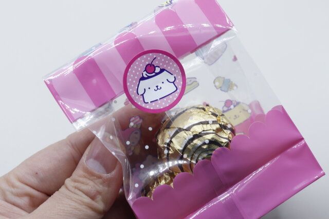 ダイソーのクリアガゼットバッグ（サンリオキャラクターズ）でラッピングした様子