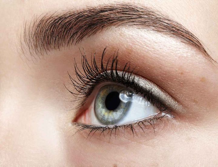 画像: アイメイクはマットに