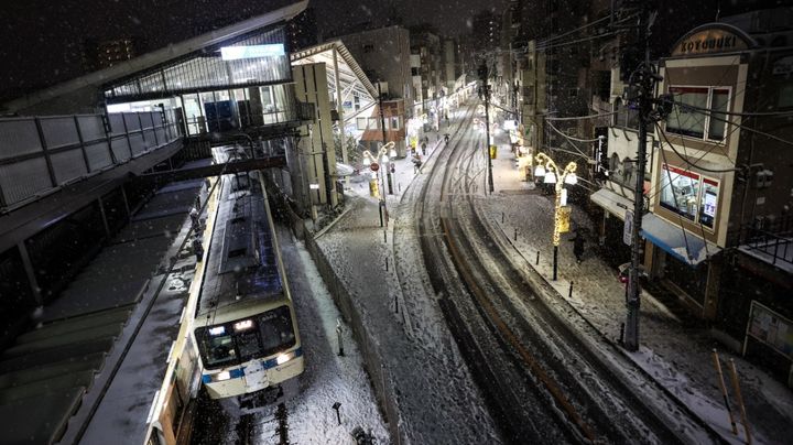 大雪で電車5時間動かず…元日本代表ハーフナー・マイク、知らないおじさんと仲良くなる「缶チューハイで…」「電線も切れて…」
