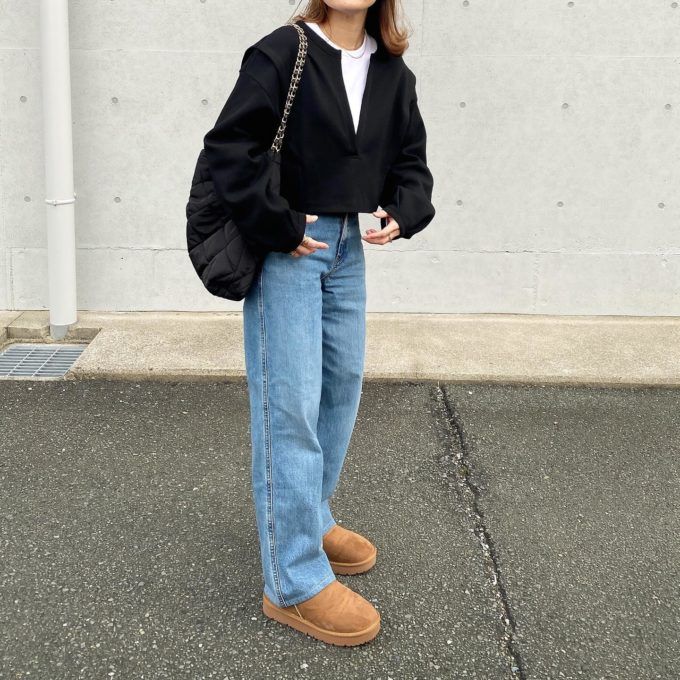 UNIQLOの「ソフトリブクルーネックT(長袖)」×バギージーンズ