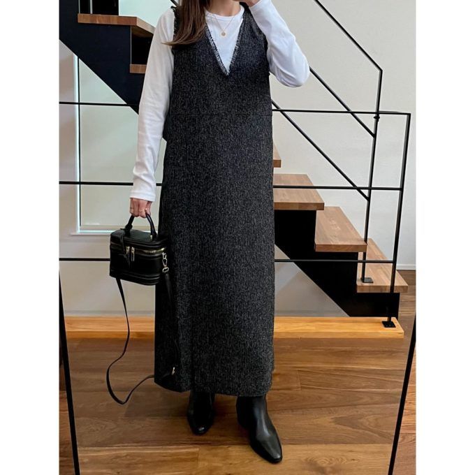 UNIQLOの「ソフトリブクルーネックT(長袖)」×ミックスツイードスリットワンピース