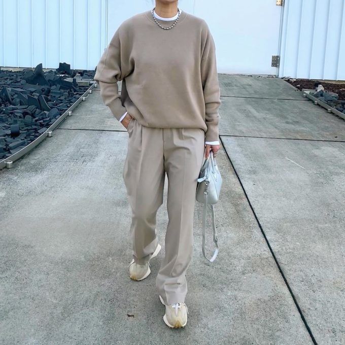 UNIQLOの「ソフトリブクルーネックT(長袖)」×タックワイドパンツ