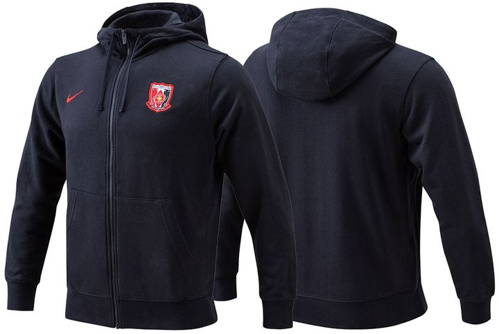 浦和レッズにNIKE新作チームウェアが登場！今季「選手が着用する」3アイテムがこちら