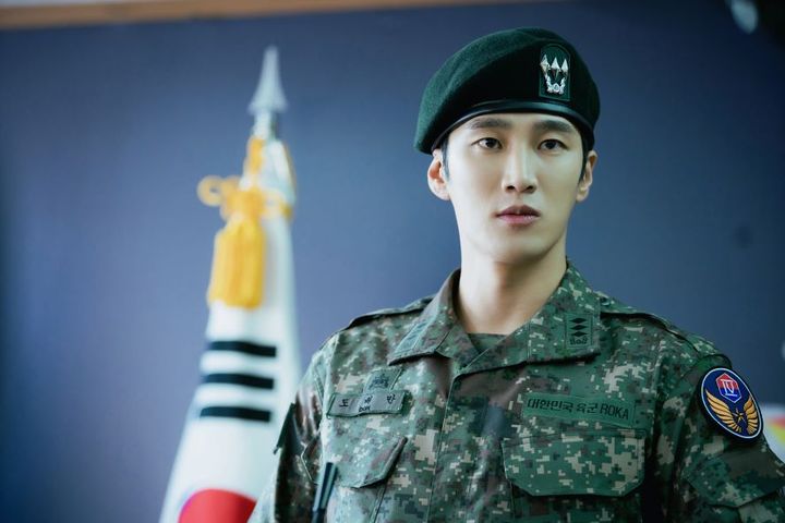 アン・ボヒョンが一度噛みついたら離さない金満主義の腐れ軍検事を熱演！