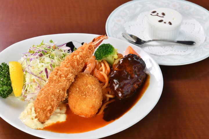 上野恩賜公園の美しい眺望を眺めながら「上野精養軒」で歴史ある洋食ランチを♪