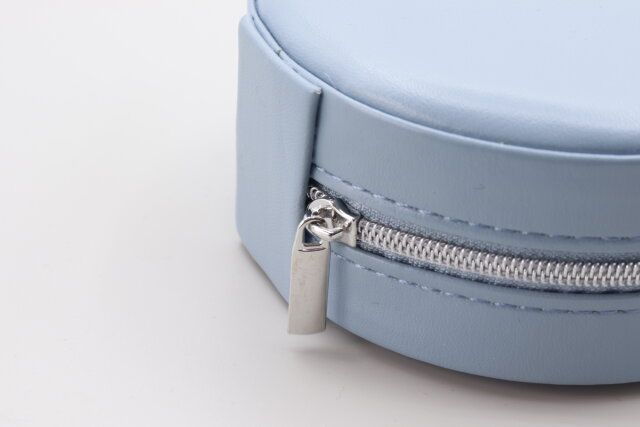 キャンドゥのアクセサリーケース ラウンドBLのファスナー