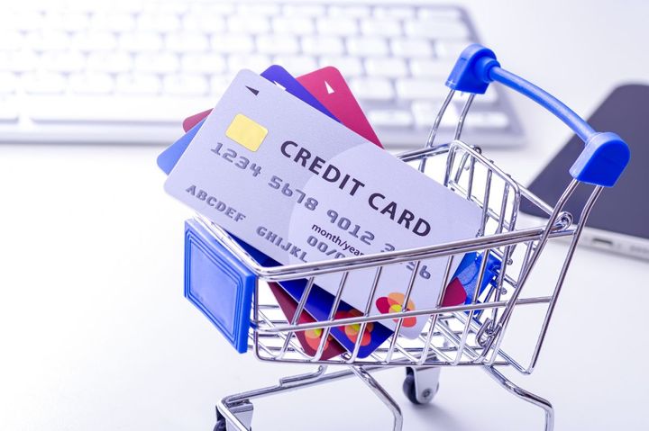 満足度1位の「年会費無料」クレカは？