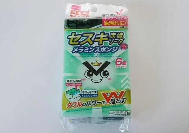 ダイソーのセスキ 炭酸ソーダプラス メラミンスポンジ（落ち落ちV）のパッケージ
