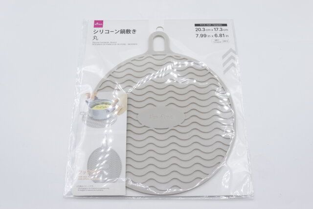 ダイソーのシリコーン鍋敷き（丸）のパッケージ