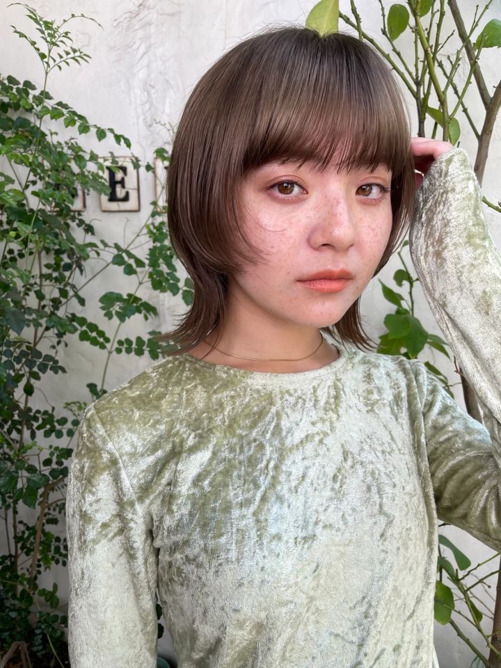 ウルフ ヘア 髪型 ヘアスタイル 大人 前髪あり