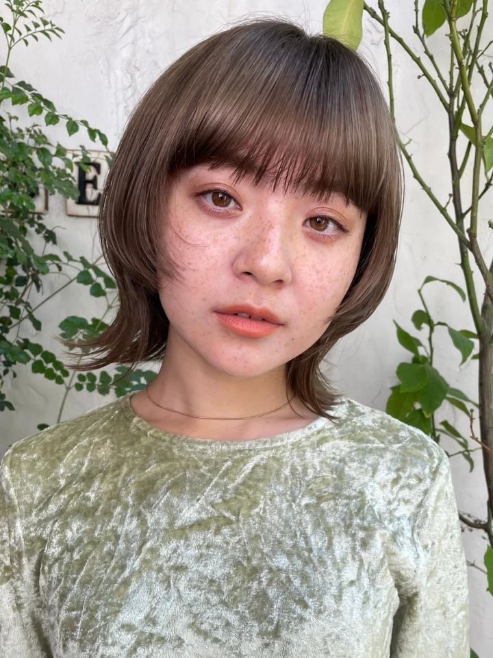 ウルフ ヘア 髪型 ヘアスタイル 大人 前髪あり