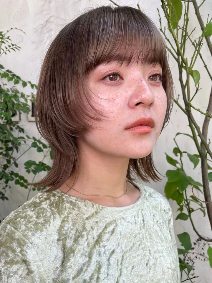 ウルフ ヘア 髪型 ヘアスタイル 大人 前髪あり