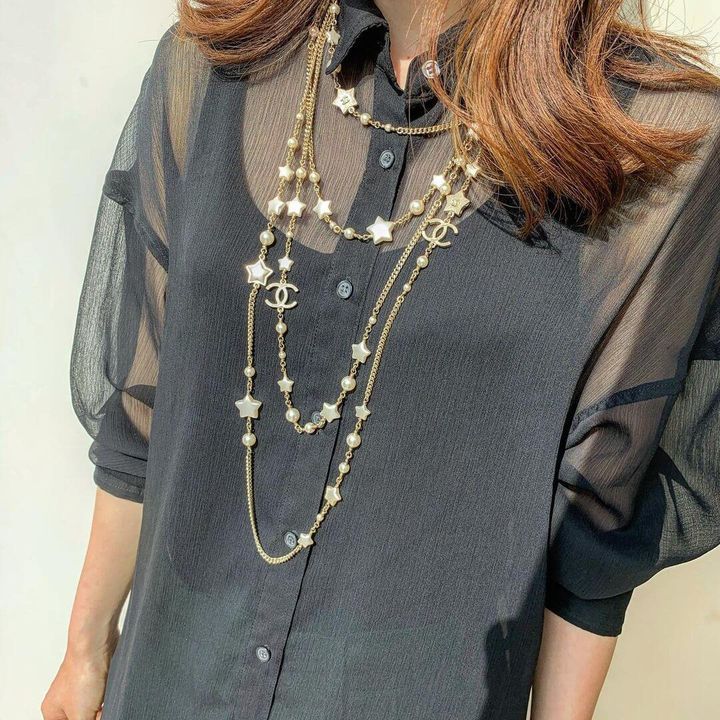 シャネルのネックレスを使ったコーデ