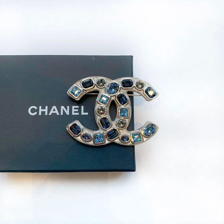 シャネルのブローチ