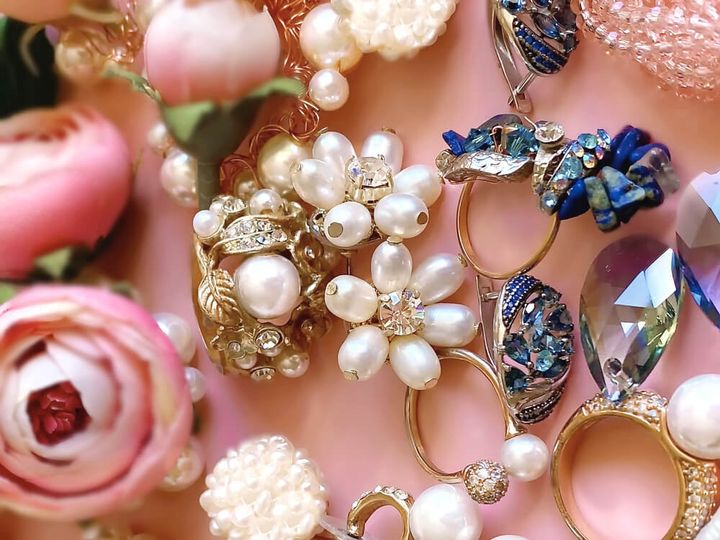 さまざまなコスチュームジュエリー