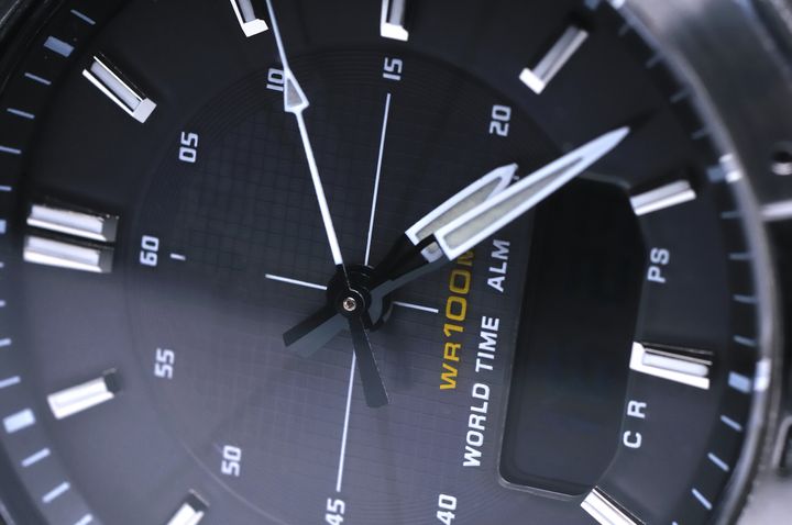 ソーラー腕時計の文字盤