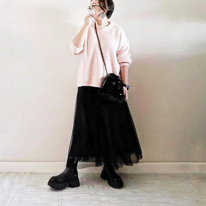 しまむらのブラックの「スパンコール巾着バッグ」