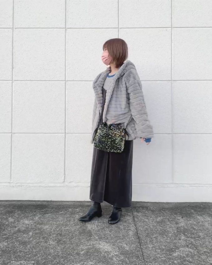 しまむらのイエローの「スパンコール巾着バッグ」ｖｖ