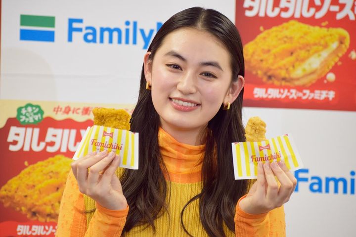 八木莉可子さん、ファミリーマート「タルタルソースinファミチキ」新商品発表会･試食会に出席