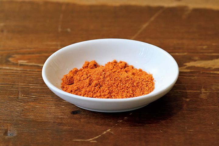 新中野〈スパイス＆ハーブ居酒屋やるき〉のスパイシー鶏皮ぎょうざに使用するスパイス