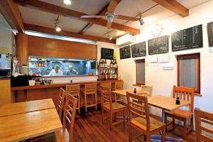 駒場東大前〈菱田屋〉店内