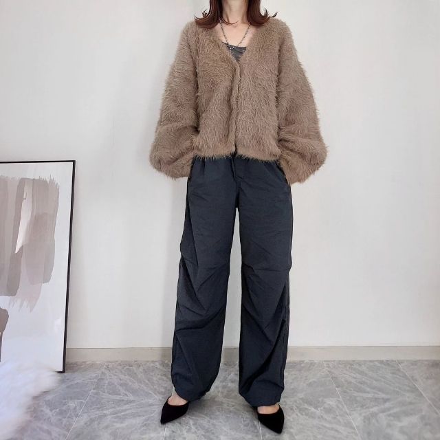 パラシュートパンツを着用したコーデ