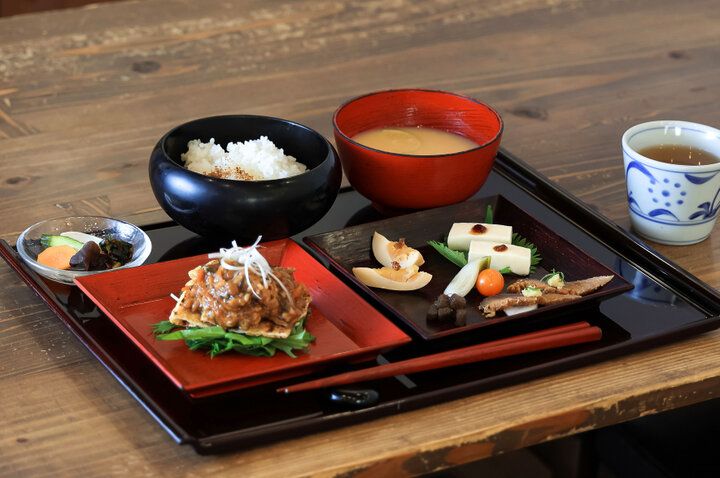 京都嵐山の「発酵食堂カモシカ」で、昔ながらの滋味深い発酵ランチ＆スイーツを♪