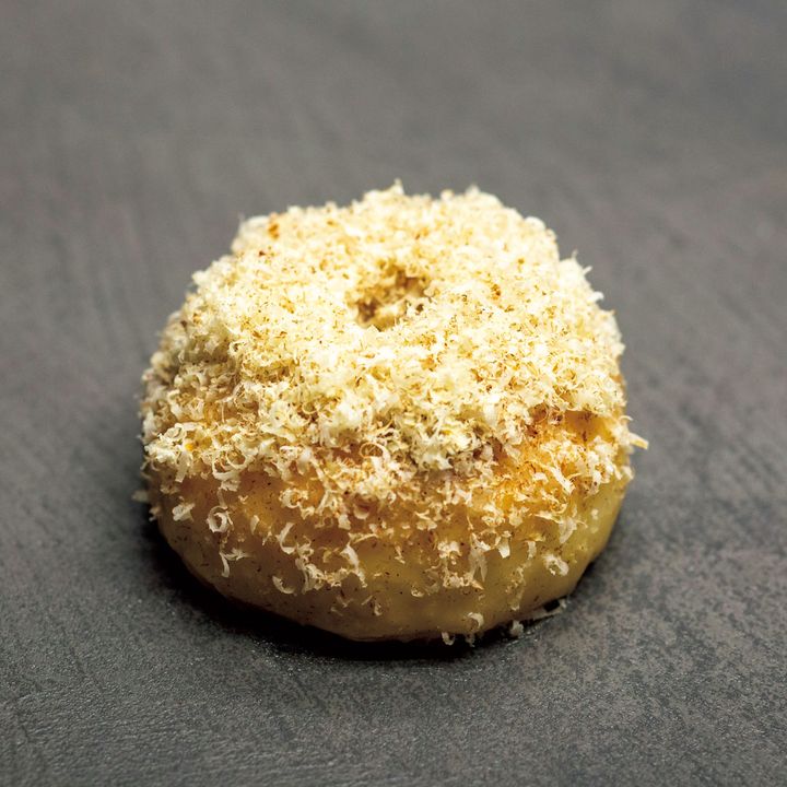 削りピーカンナッツを削りかけ仕上げたMother of Pecan９ユーロ。