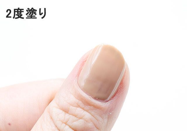 二度塗りしたキャンドゥのパルＰワンステップピールオフジェル