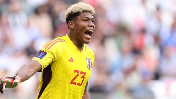 闘莉王が指摘！GK鈴木彩艶の問題は“ポジション争いの経験不足”「プロセスを踏んでない」