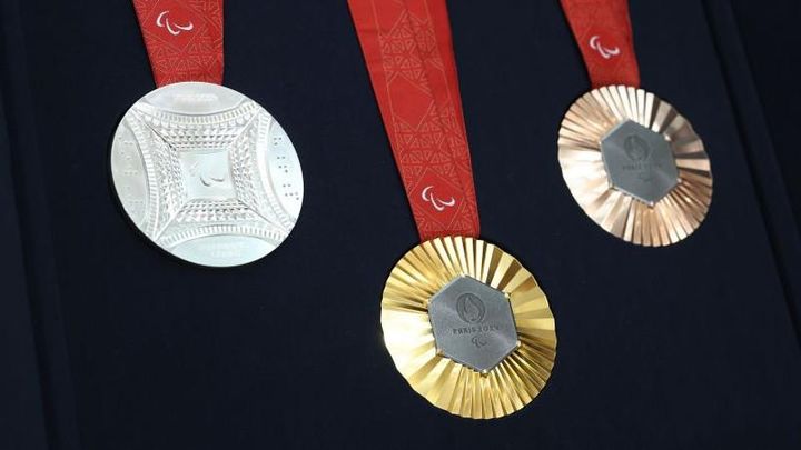 パリ五輪のメダルが発表…なんと「エッフェル塔の破片入り」