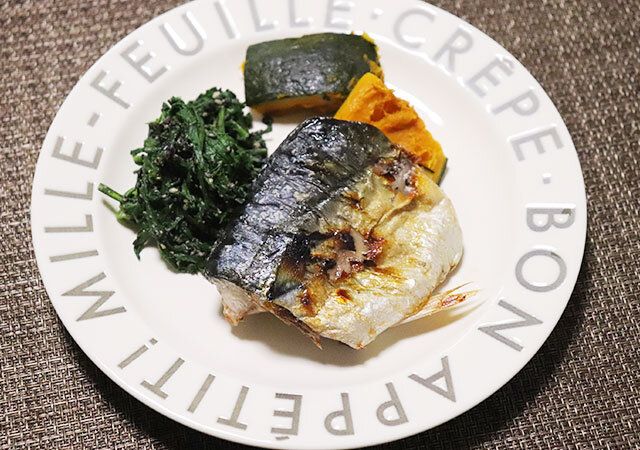 ダイソーの姉妹店スリーピーのケーキプレートはメインの料理にも使えるサイズ感