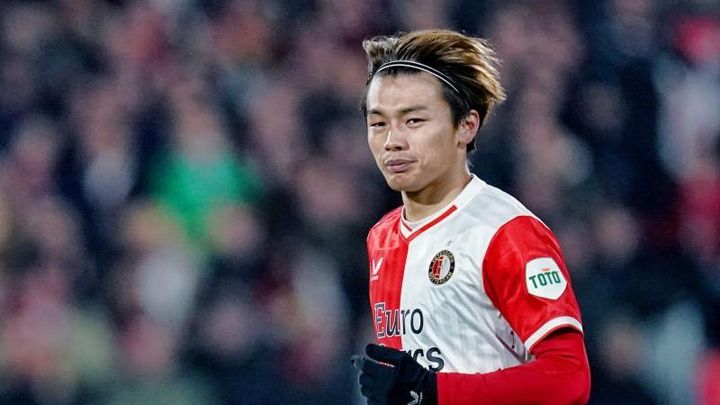 上田綺世、日曜の試合では「先発すべき時が来た」現地記者が指摘するワケ「いま、ライバルFWの足に電流が…」