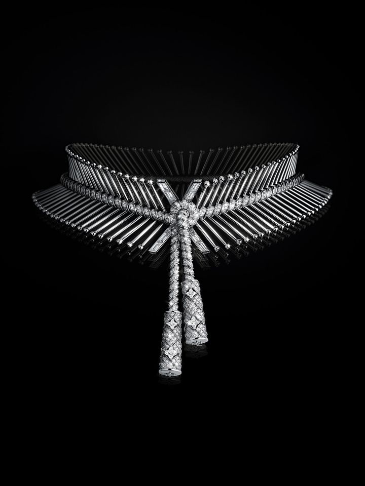 240207_3_LOUIS_VUITTON_HIGH-JEWELLERY_DEEP_TIME_II_STILL-LIFE_NECKLACE_MYRIAD.jpg